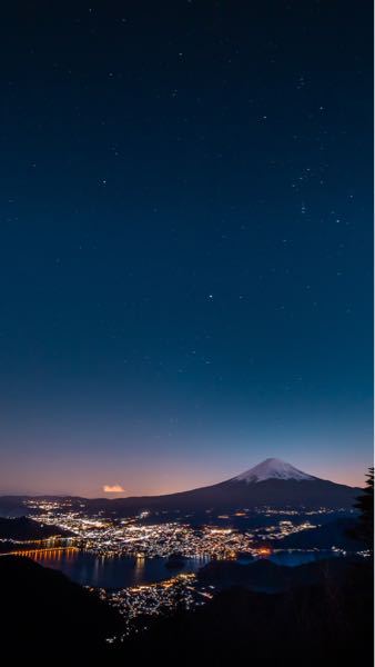 ホーム画面の背景と、LINEのアイコンを変えたいのですが、いい画 