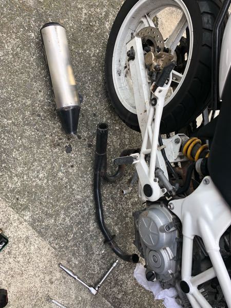 VTR250 FI 純正マフラー　カット VTR250の純正マフラーのサイレンサー取るには切断するしかない