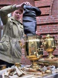 プーチン大統領とオバマの朝食会で鍋に長靴を使って空気を送り込ん Yahoo 知恵袋