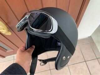 バイクに乗っているのですが ジェットヘルメットにサングラスかゴ Yahoo 知恵袋