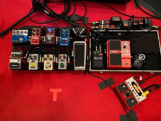 常田大輝さんのエフェクターボードのこの繋ぎ順見てわかる方