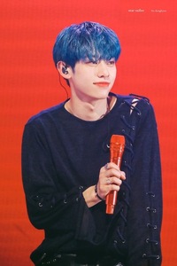 青髪 または赤髪が似合う男性アイドルを教えてください 写 Yahoo 知恵袋