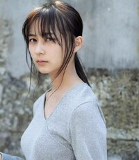 乃木坂４６の鈴木絢音さんとても綺麗な方ですが 胸を抑えてるんでしょ Yahoo 知恵袋