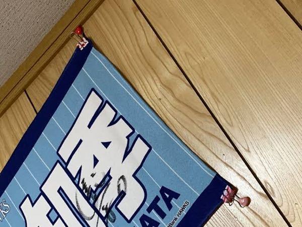 ライブグッズのマフラータオルのいい飾り方を教えてください タオルに穴が Yahoo 知恵袋