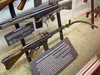 形の変わった銃を教えてくださいｐｐ １９とかｇ１１みたいな形の変わった銃 Yahoo 知恵袋