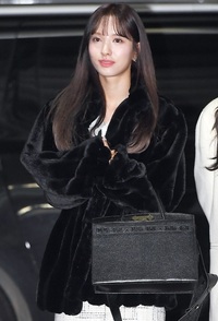 Mcmって 韓国でまだ流行ってますか 最近のアイドルは持って Yahoo 知恵袋