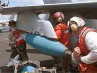 戦争用の爆弾って なぜ500ポンド爆弾が主流なのですか 500という Yahoo 知恵袋