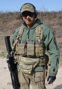 サバゲーでpmc装備を名乗るにはプレートキャリアを装備してないとダメです Yahoo 知恵袋