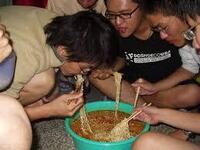 韓国人のインスタントラーメンの食べ方で鍋蓋を皿代わりにするのは文化ですか Yahoo 知恵袋