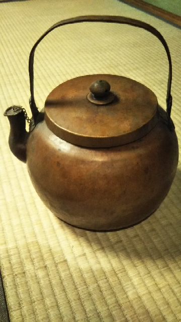 茶道に使われる水つぎに腰黒やかんがありますが、 - 裏千家で使われる