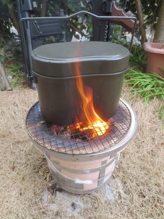 七輪について質問です 削り出しタイプの七輪 陶器製の火消し壺 火おこ Yahoo 知恵袋