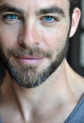 希少な瞳の人 の画像で色の濃い瞳の写真は非修正なのでしょうか 緑や紫の Yahoo 知恵袋