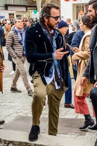 デニムジャケットの上に皮のライダースジャケットの重ね着は変です Yahoo 知恵袋