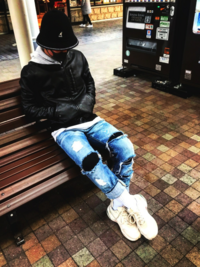 ジーパンにフードつきのパーカーってダサいですか Yahoo 知恵袋