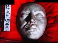 織田信長のデスマスクって本物の信長の顔ですか 本能寺の変で自害した Yahoo 知恵袋