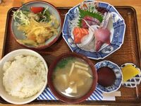 刺身定食 刺身はご飯のおかず お酒のつまみ 刺身定食 と Yahoo 知恵袋