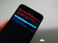 Androidを使っています 今日急に黒と赤と青ぐらいの画面に切 Yahoo 知恵袋