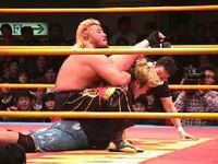 プロレス技で、見た目「キャメルクラッチ」 - みたいな寝技なんですが