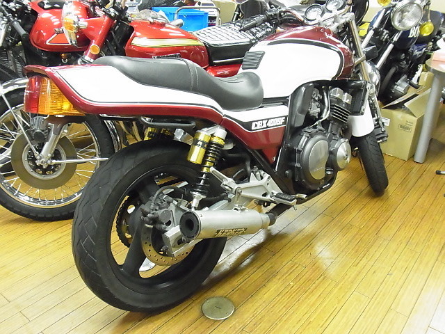 cb400sf初期型(nc31)にcbx400fのホイールを移植できるのでし cb400sf初期型(nc31)にcbx400fのホイールを移植できるのでし
