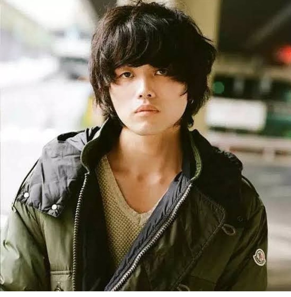 Kinggnuの井口理さんって 眼鏡外すとガラッと印象が変わ Yahoo 知恵袋