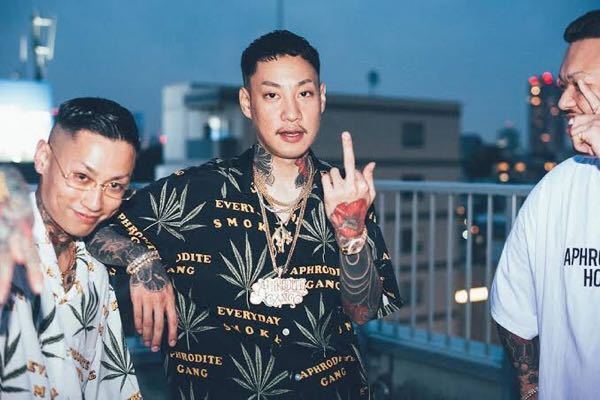 コムドットやまと着用 wacko maria 薔薇 アロハシャツ