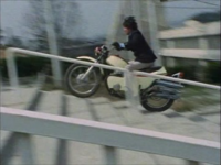 仮面ライダークウガ で怪人をバイクで追いかけて階段で進めなくなって逃げ Yahoo 知恵袋