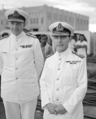 日本軍(海軍？)はこんな真っ白な軍服で戦ってた時期があるんで