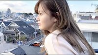 白石麻衣さんがベランダ見たいな場所で鼻歌歌っている横顔の動画を見たのです Yahoo 知恵袋