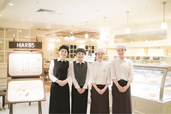 HARBSのバイトの制服ってどんなやつですか？ベストみたいなやつ... - 教えて！しごとの先生｜Yahoo!しごとカタログ
