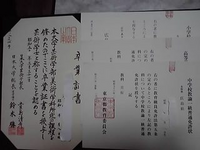 中一です 美術の授業で色の配置を習ったのですが 写真の色相環上で何個までが Yahoo 知恵袋