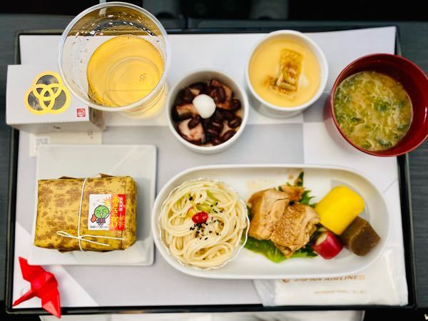 ANAのプレミアムクラスかJALの国内線ファーストクラスで羽田から新千歳