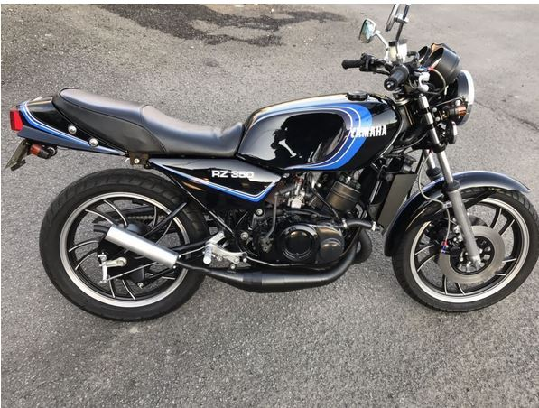 単車でRZ250の黒の金の細いラインがはいってるRZかっこよくないですか