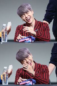 Btsの中でえくぼがある人を教えて欲しいです 他にもナムドルの中でえ Yahoo 知恵袋