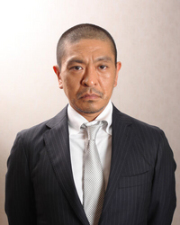 松本人志の髪の色は金色ですが地毛ですか いえ 坊主にし Yahoo 知恵袋