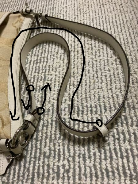 COACH（コーチ） ショルダーバッグのショルダーベルト長さ調整