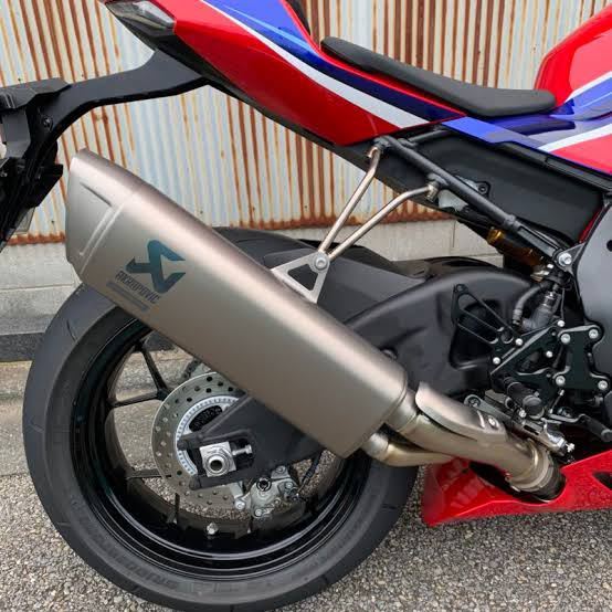 CBR1000RR-Rの純正マフラーは音が大きいと聞いたんですが本当