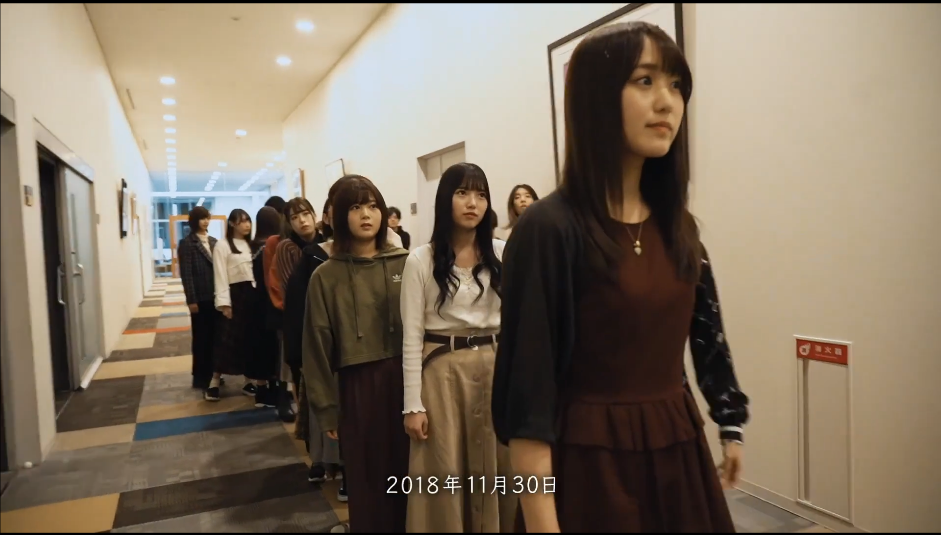 欅坂46 オファー 一人だけ服が違う