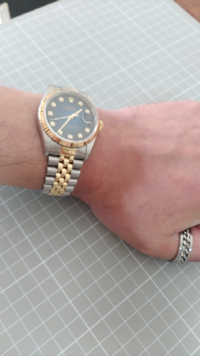 薄型 シンプル サファイアで腕時計を探してみると ベーリング なるメーカー Yahoo 知恵袋