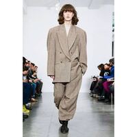 80年代って Dcブランドブームがあって 凄い肩パッドありました Yahoo 知恵袋