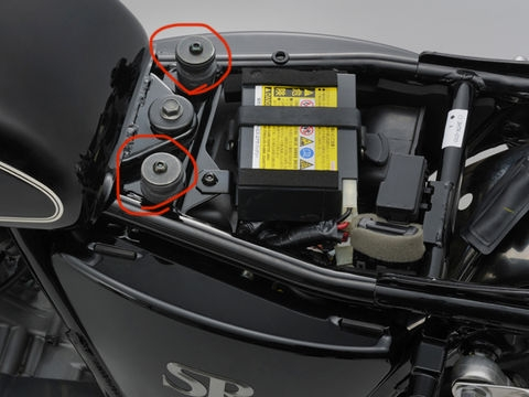 SR400(2010年式FI車)に乗っております。 - シートを純正の - Yahoo