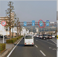 この四車線の道路の真ん中で右に右折する時に目の前の信号が赤になり矢印 Yahoo 知恵袋
