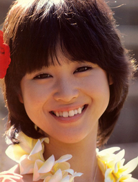 石野真子さん 何故 八重歯無くなってしまったのでしょうか インプラントです Yahoo 知恵袋