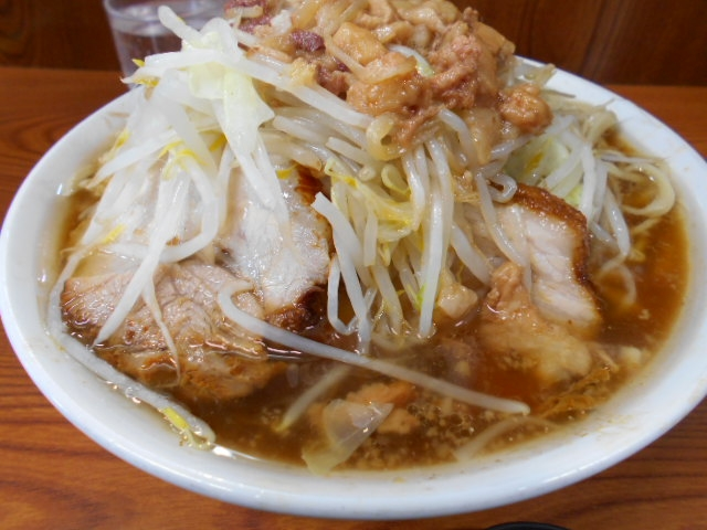 ラーメン二郎って美味しくないですよね 背脂とニンニクと量が多いだけって感じで Yahoo 知恵袋