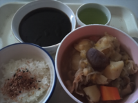 お昼は何を食べますか すき焼き風肉じゃがと珈琲ゼリー食べました Yahoo 知恵袋