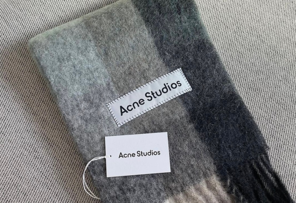 acnestudiosのマフラーが最近流行っているので某フリマサイ - Yahoo