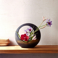 花のいけ方について質問です 画像のような花器に花を飾る際はオアシス 吸水ス Yahoo 知恵袋