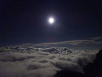 飛行機の中から見る雲のって夜でも写真のように晴れてるんですか Yahoo 知恵袋