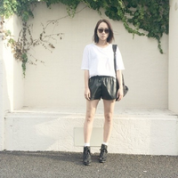 レザーパンツ ショートパンツ を夏に履くのは変ですか 変と思えば変 Yahoo 知恵袋