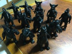 はじめまして。ウルトラ怪獣シリーズのソフビ人形についてですが、足裏