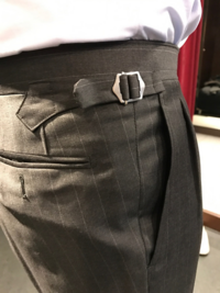 二十歳の男子なんですけど スーツのズボンとか私服のズボンとか Yahoo 知恵袋